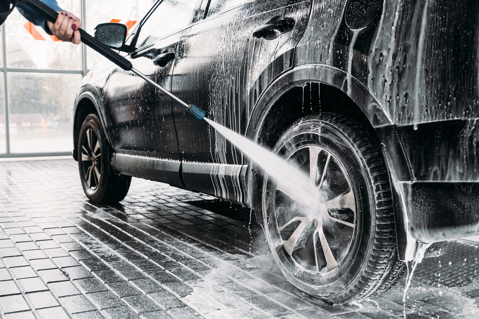 Mycie auta zimą na myjni bezdotykowej